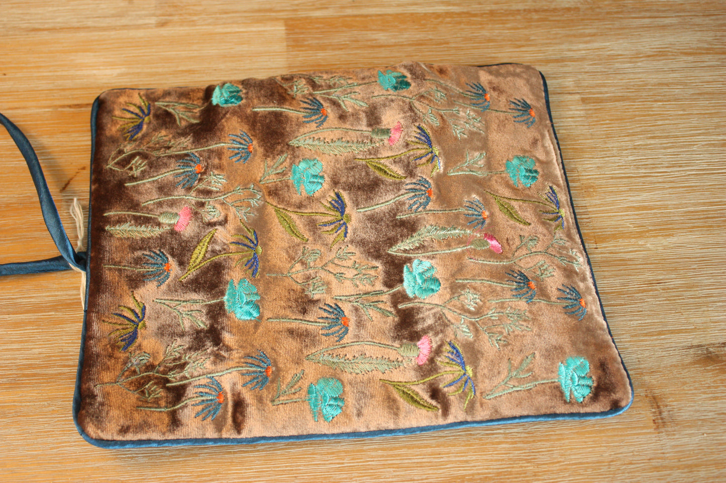 Lua Velvet Meadow Jewellery Roll